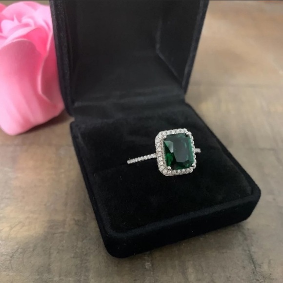 Emerald Halo Ring - Picture 7 of 10